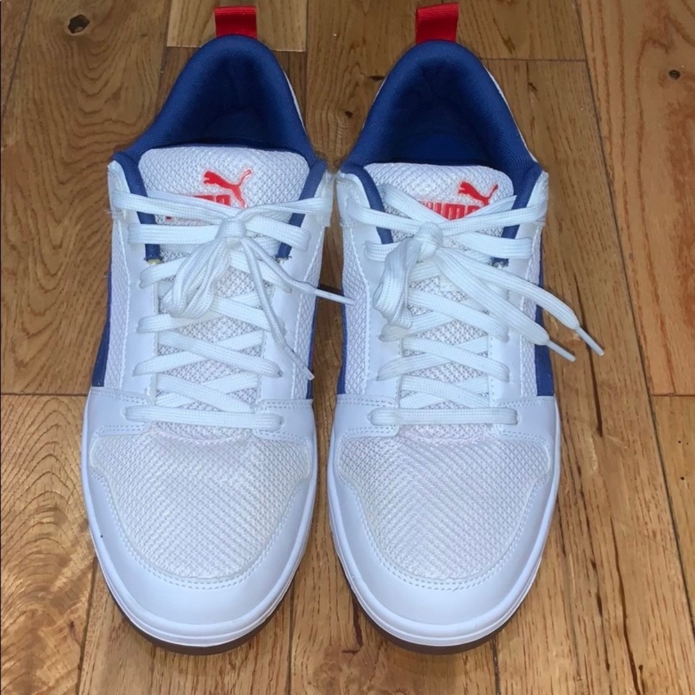 MENS PUMAS SZ 11